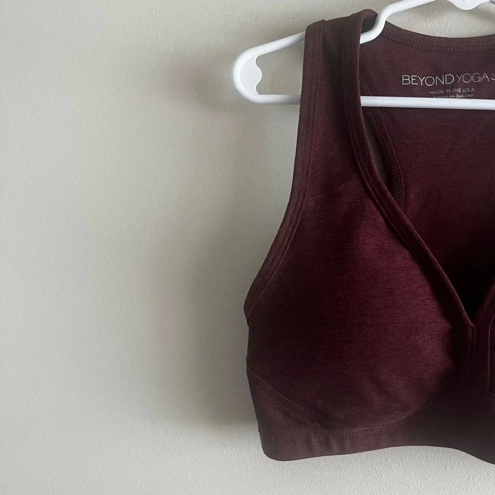 Beyond Yoga racerback v-neck sports bra size XS burgundy maroon yoga pilates